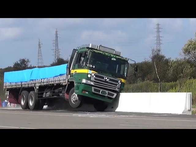 コンクリート製壁高欄 クイック壁高欄 実車衝突試験（SB 種フロリダ型：25t-15 度-280kJ）