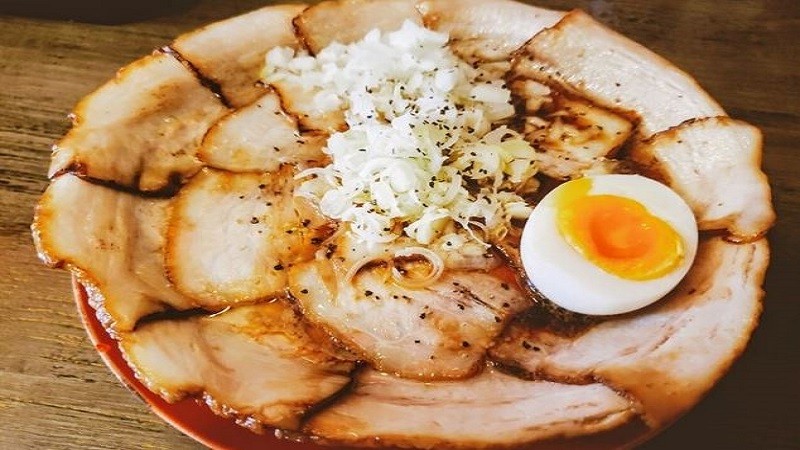 【クリランの推し】地元愛が詰まった極上の1杯「焼豚ラーメン弥太郎」